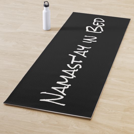 Namast'ay in Bed Schwarz-weiß Funny Yoga Pun Mat Yogamatte (Beispiel)