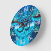 Namaste Blue Rainbow Runde Wanduhr (Winkel)