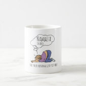 NAMASTE IM BETT Funny Yoga TASSE für Männer Person (Mittel)