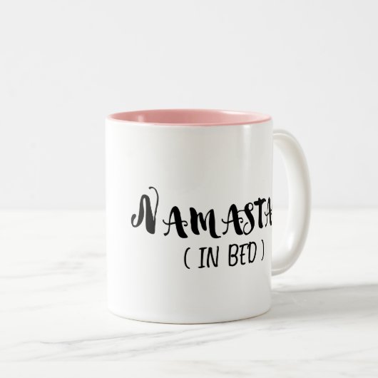Namaste im Bett Zweifarbige Tasse (VorderseiteRechts)