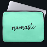 Namaste | Neo Mint Green Modern Yoga Spiritual Laptopschutzhülle<br><div class="desc">Einfaches, stilvolles "namaste" Zitat-Kunstdesign in modernem, minimalistisch handgeschriebenem Schriftzeichen auf minzgrünem Hintergrund. Der Slogan kann leicht mit eigenen Worten personalisiert werden, um ein perfektes Geschenk für einen Yoga-Hasen oder Pilates-Liebhaber zu machen! Namasté bedeutet wörtlich "Grüße an dich". In den Vedas, namaste meist als Begrüßung einer Göttlichkeit. Aber der Nutzen und...</div>