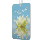 Namaste reflektiert die White Lotus Blume auf Sky Autolufterfrischer (Links)