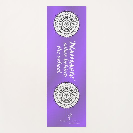 Namaste Sober Behins the Wheels Lila Yogamatte (Vorderseite)
