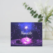 Namaste Spirituelle Lila Crystal Lotus Stars Postkarte (Stehend Vorderseite)