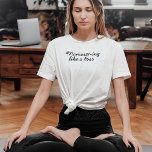 Namaste Spirituelle Meditation Yoga Zitat Funny T-Shirt<br><div class="desc">Dieser Namaste-T - Shirt ist die perfekte Mischung aus Spaß und Spiritualität. Der kühne Text lautet "Namaste-ing wie ein Boss", das lustige Zitat wird von einem spielerischen Schriftart und Design begleitet und macht es zu einer lustigen und einzigartigen Ergänzung zu jedem Schrank. Egal ob Sie ein erfahrener Yogi sind oder...</div>