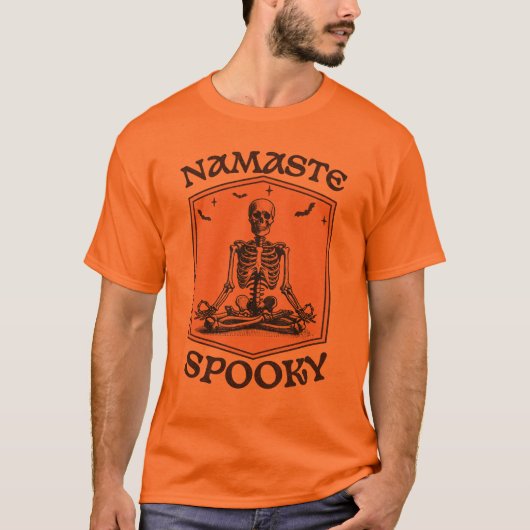 Namaste Spooky Funny Skeleton Yoga Halloween T-Shirt (Vorderseite)