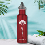 Namaste Whit Lotus Blume Moderner Personalisierter Edelstahlflasche<br><div class="desc">Namaste White Lotus Blume Moderner Personalisierter Name Sport Fitness Yoga Stainless Steel Water Flasche zeigt eine weiße Lotus Blume mit dem Text "namaste" in modernen handgeschriebenen Kalligraphie-Skript und personalisiert mit Ihrem Namen. Das perfekte Geschenk zum Geburtstag,  Weihnachten,  Muttertag,  Freunde,  Yogafreunde,  Fitness und Sport. Entworfen von © Evco Studio www.zazzle.com/store/evcostudio</div>