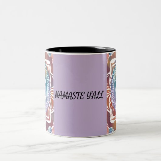 NAMASTE Y'ALL OHM RETRO VIBES ZWEIFARBIGE TASSE (Mittel)