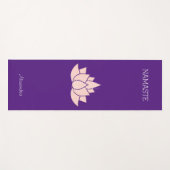 Namaste Yoga-Frau mit Lila rosa Graph Yogamatte (Vorderseite (Horizontal))