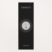 Namaste Yoga Man Posing Gray Circle Black Yogamatte (Vorderseite)