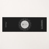 Namaste Yoga Man Posing Gray Circle Black Yogamatte (Vorderseite (Horizontal))