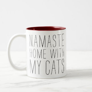 Namaste Zuhause mit meiner Katzen-Tasse Zweifarbige Tasse