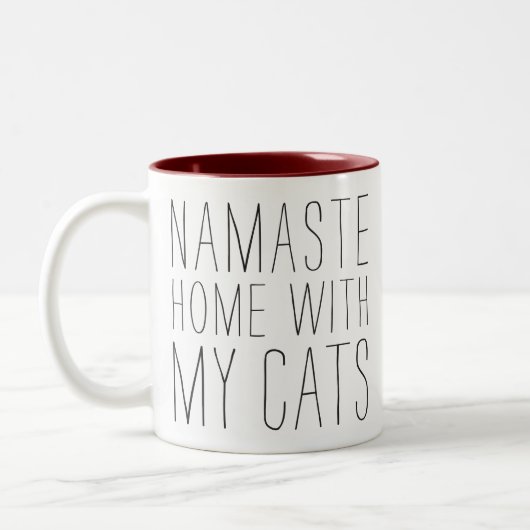 Namaste Zuhause mit meiner Katzen-Tasse Zweifarbige Tasse (Links)