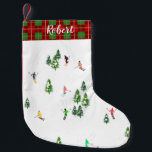 Name Alpine Skier Skifahren Winterbaum Kleiner Weihnachtsstrumpf<br><div class="desc">Cooles Wintermotiv-Design mit Skifahrern, die Skipisten zwischen schneebedeckten Tannenbäumen in den Alpen abfahren. Freeride-Skifahrer tragen farbenfrohe Vintage Retroski-Anzüge und fahren mit Skiern auf weißem, schneebedecktem Bergland abwärts. Wunderschönes Wintersportspendengeschenk für Skifahrer in Ihrem Kreis von Freunden, Kollegen oder Familie. Whimsical Skier Kunstwerk Illustration Design. Skifahrer Ski Wohngestaltung, Skiteam, Skicoach Geschenk. Skifahrer...</div>
