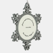 Name anpassen, Datum schwarze Elfenbeinhochzeit Schneeflocken Zinn-Ornament (Links)