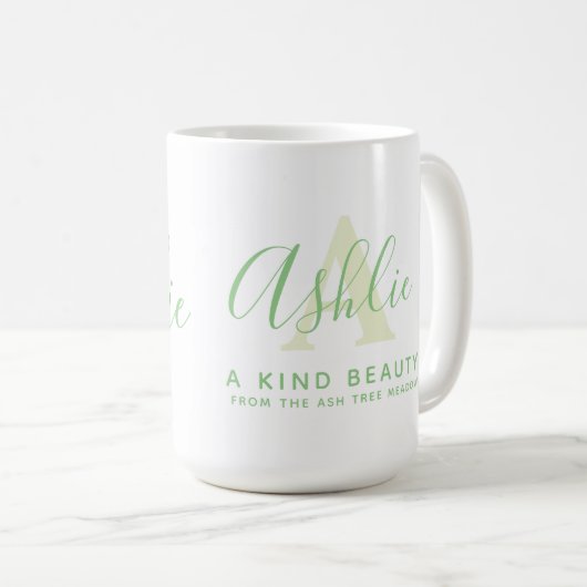 Name Ashlie Bedeutung und Monogramm Ein grüner Tex Kaffeetasse (VorderseiteRechts)