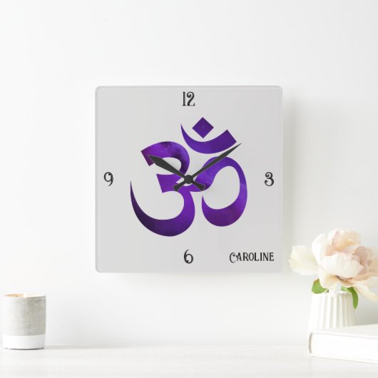 Name auf Lila Raum Om Symbol 10.75-in Quadratische Wanduhr (Zuhause)