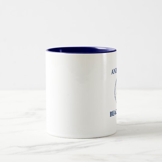 Name Beach House Blue Anchor B Zweifarbige Tasse (Mittel)