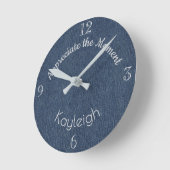 Name, Blue Denim Print, Positive Quote Runde Wanduhr (Winkel)