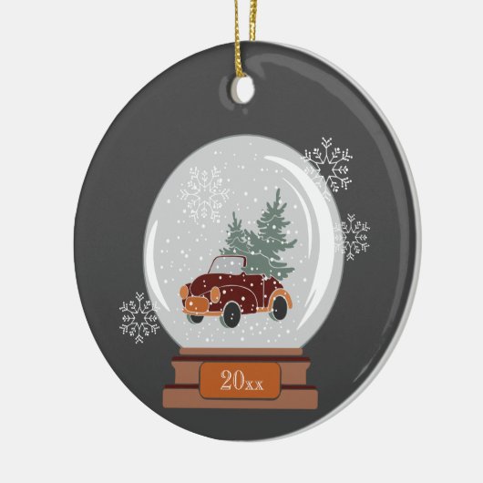 Name & Datum | Schneeglobe mit Auto & Baum Keramik Ornament (Links)