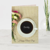 Name Day Kaffee mit Nelken auf dem Bein