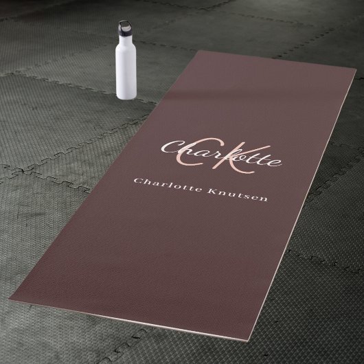 Name der braunen Monogramm-Initialen Yogamatte