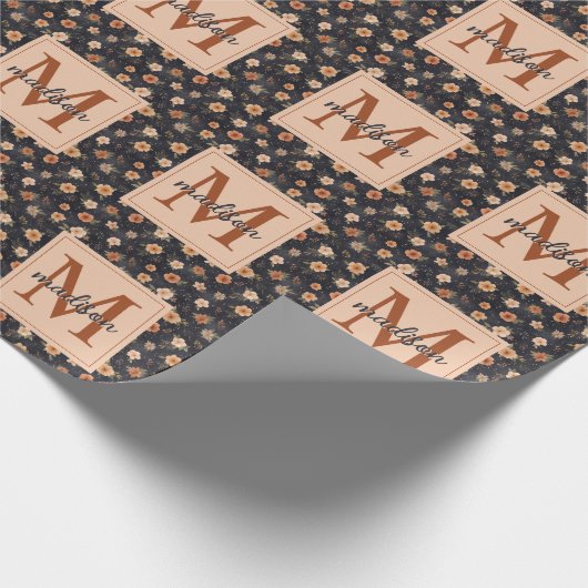 Name der dunklen Herbst-Moody Terracotta-Floral Geschenkpapier (Ecke)