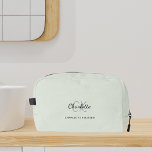 Name der grünen Monogramm-Initialen Waschbeutel<br><div class="desc">Weiße Hintergrundfarbe,  schwarzer und grauer Text. Personalisieren und fügen Sie Ihren Vornamen,  Monogramm-Initialen und vollständigen Namen.</div>