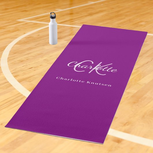Name der lila Monogramm-Initialen Yogamatte