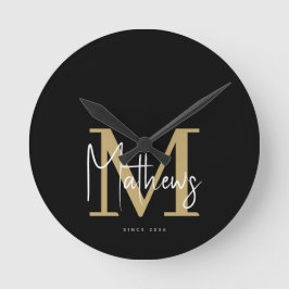 Name der modernen Schwarz-Gold-Monogram-Familie Runde Wanduhr