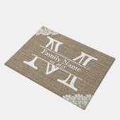 Name der Monogram-Rustic-Burlap- und Lace-Familie Fußmatte (Schrägansicht)