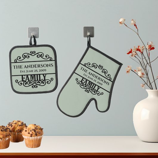 Name der Monogrammfamilie Ofenhandschuh & Topflappen-Set