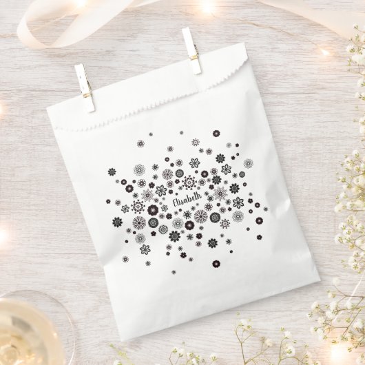 Name der niedlichen Hübschen Schwarzweiß-Blütenbez Geschenktütchen (Ausgeschnitten)