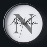 Name der personalisierten schwarzen Monogramm Uhr<br><div class="desc">Personalisierte Schwarz-Grau-Monogramm-Namensklemme. Erstellen Sie Ihre eigene Monogramm-Anfangsnamensuhr für sich selbst oder als Geschenk für Familie oder Freunde. Fügen Sie einfach den Namen Ihres oder eines geliebten Menschen hinzu,  um einen unvergesslichen Geburtstag,  Hauswärme oder Abschluss Geschenk für Mama,  Oma,  Schwester,  Tochter,  Nichte oder Freundin zu machen.</div>