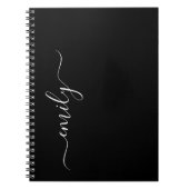 Name der Schwarzweißschrift mit dem weißen Monogra Notizblock (Vorderseite)