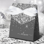 Name der Silver Gray Girly Glitzer Sparkle Monogra Geschenkschachtel<br><div class="desc">Silver and Gray (Gray) Sparkle Glitzer Monogram Name and Initial Paper Party Geschenkboxen Das macht den perfekten 16 Geburtstag,  Hochzeit,  Brautparty,  Jubiläum,  Babydusche oder Junggeselinnen-Abschied Geschenk für jemanden,  der Glanz Luxus und Chic Stil Lieben.</div>