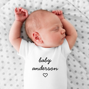 Name des Babys Herz Modernes Niedliches, stilvol Baby Strampler
