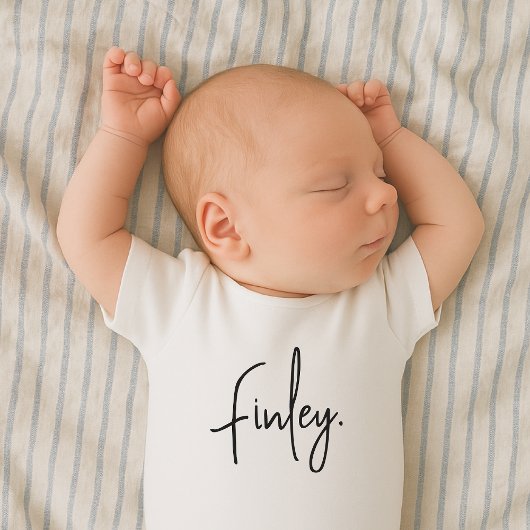 Name des Babys Minimalistisches Script Typografie  Baby Strampler