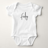 Name des Babys Minimalistisches Script Typografie  Baby Strampler (Vorderseite)