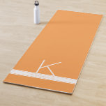 Name des benutzerdefinierten Orange Strips Monogra Yogamatte<br><div class="desc">Die moderne und einfache, personalisierte Yoga-Matte in Orange ist schicken und stilvoll für den Minimalisten, der einen kleinen Flair Liebe, aber nicht zu viel - zum Fitnessraum oder zum Zuhause-Training und zum Sonnenbaden. Fügen Sie dem Streifen einen Namen oder ein persönliches Mantra oder ein Inspirationswort hinzu und fügen Sie Ihr...</div>