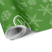 Name des Festivals Green Foil Snowflakes Monogramm Geschenkpapier (Rolleneckpunkt)