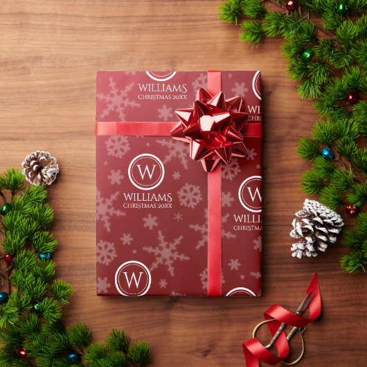 Name des Festivals Red Foil Snowflakes Monogramm Geschenkpapier (Feiertagsgeschenk)