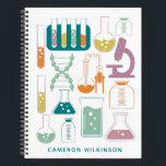 Name des Fun Science Chemistry Laboratory Artwork Notizblock<br><div class="desc">Dieses lustige,  maßgeschneiderte Notebook zeichnet sich durch ein niedliches Design zum Thema Naturwissenschaften und Chemie in aquamarin aus. Personalisieren Sie es mit Ihrem Namen. Tolle Geschenkidee!</div>
