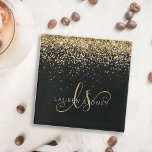 Name des Gold Glitzer Glam Monogram Glasuntersetzer<br><div class="desc">Glam Gold Glitzer Eleganter Monogram Glass Untersetzer. Dieses schicke Untersetzer-Design mit elegantem goldglänzenden Glitzer auf schwarzem Hintergrund ist einfach zu personalisieren. Das Design enthält Ihr handgeschriebenes Skriptmonogramm mit hübschen Wirbel und Ihrem Namen.</div>