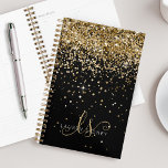 Name des Gold Glitzer Glam Monogram Planer<br><div class="desc">Glam Gold Glitzer Elegant Monogram Planner Persönlich gestalten dieses schicke Design mit elegantem goldglänzenden Glitzer auf schwarzem Hintergrund. Das Design enthält Ihr handgeschriebenes Skriptmonogramm mit hübschen Wirbel und Namen.</div>