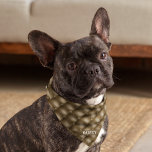 Name des Hauses Braun Tufted Kleinere 18x18-in Squ Halstuch<br><div class="desc">Ein einzigartiges, schokoladenbraunes getuftes Muster auf einer Seite dieses Bandanas mit dem Namen Ihres Haustieres auf braunem Hintergrund. Es gibt zwei Größen: 18"x18" (Kinder, kleine Hunde) und 22"x22" (Erwachsene, große Hunde). Ändern Sie einfach den Namen mit der bereitgestellten Vorlage. Leichte Stoffe, die gut atmen und schnell trocknen. 100% Polyester gesponnen....</div>