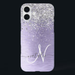 Name des lila gebürsteten Metalls Silber Glitzer M iPhone 16 Plus Hülle<br><div class="desc">Dieses schicke Gehäuse mit hübschem silberfarbenem Glitzer auf lila,  gebürstetem metallischem Hintergrund ist einfach zu personalisieren.</div>