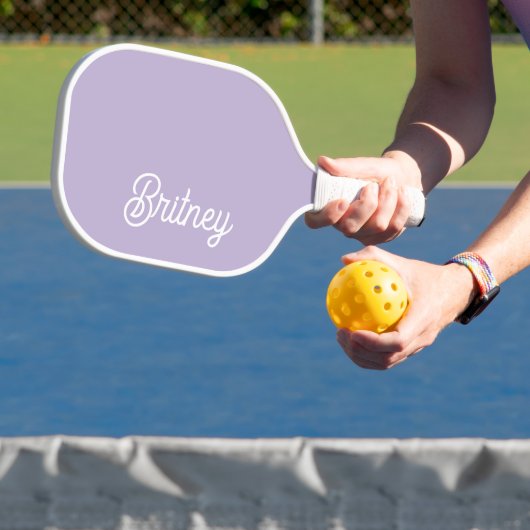 Name des Lila Monogramms für den personalisierten  Pickleball Schläger (InSitu)