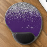 Name des lila Silver Glitzer Girl Monogram Gel Mousepad<br><div class="desc">Monogram Name und Initial Mousepad (Mouse Pad) sind silber und Lila Sparkle Glitzer. Das macht den perfekten 16 Geburtstag,  Hochzeit,  Brautparty,  Jubiläum,  Babydusche oder Junggeselinnen-Abschied Geschenk für jemanden,  der Lieben glamourösen Luxus und schicke Stile.</div>