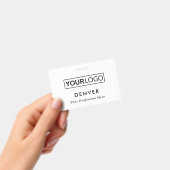 Name des Logos des Mitarbeiters, weiß Ausweis (Handheld)